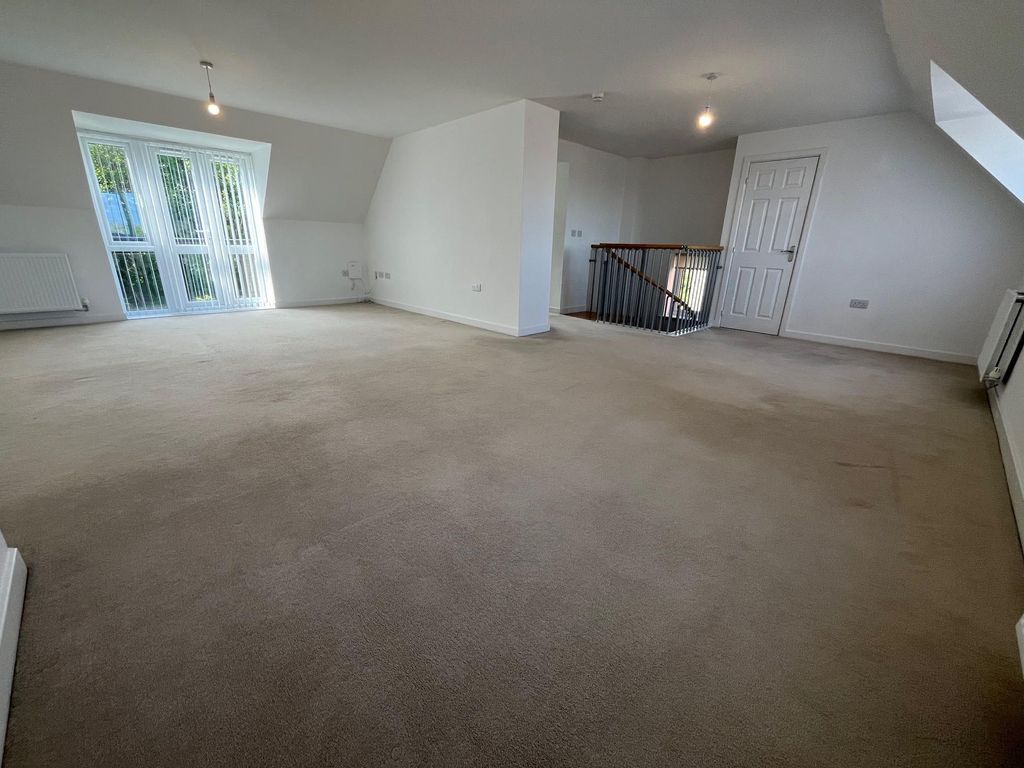 Property photo 2 of 13 Photograph 2