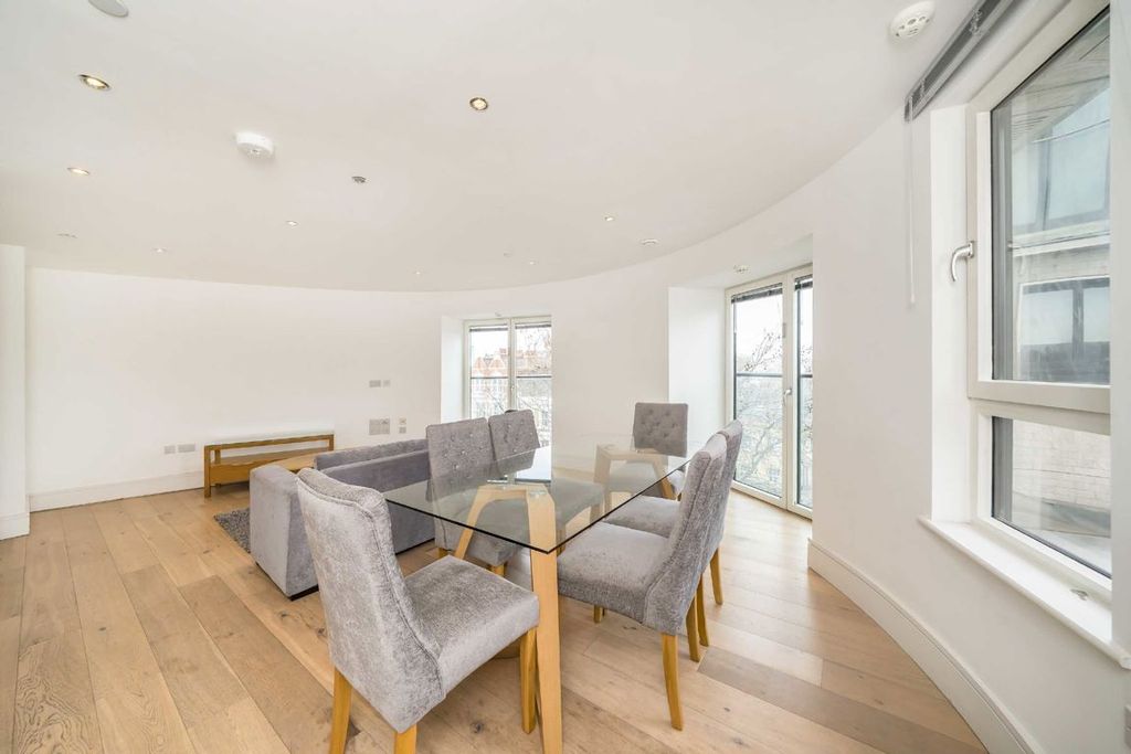 Property photo 3 of 8