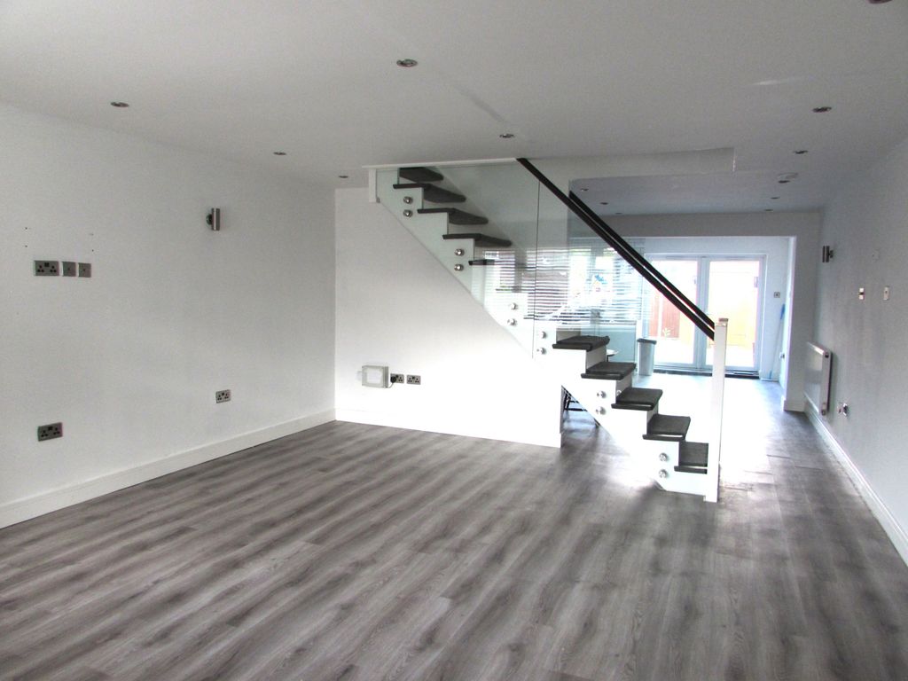Property photo 2 of 8 Gallery