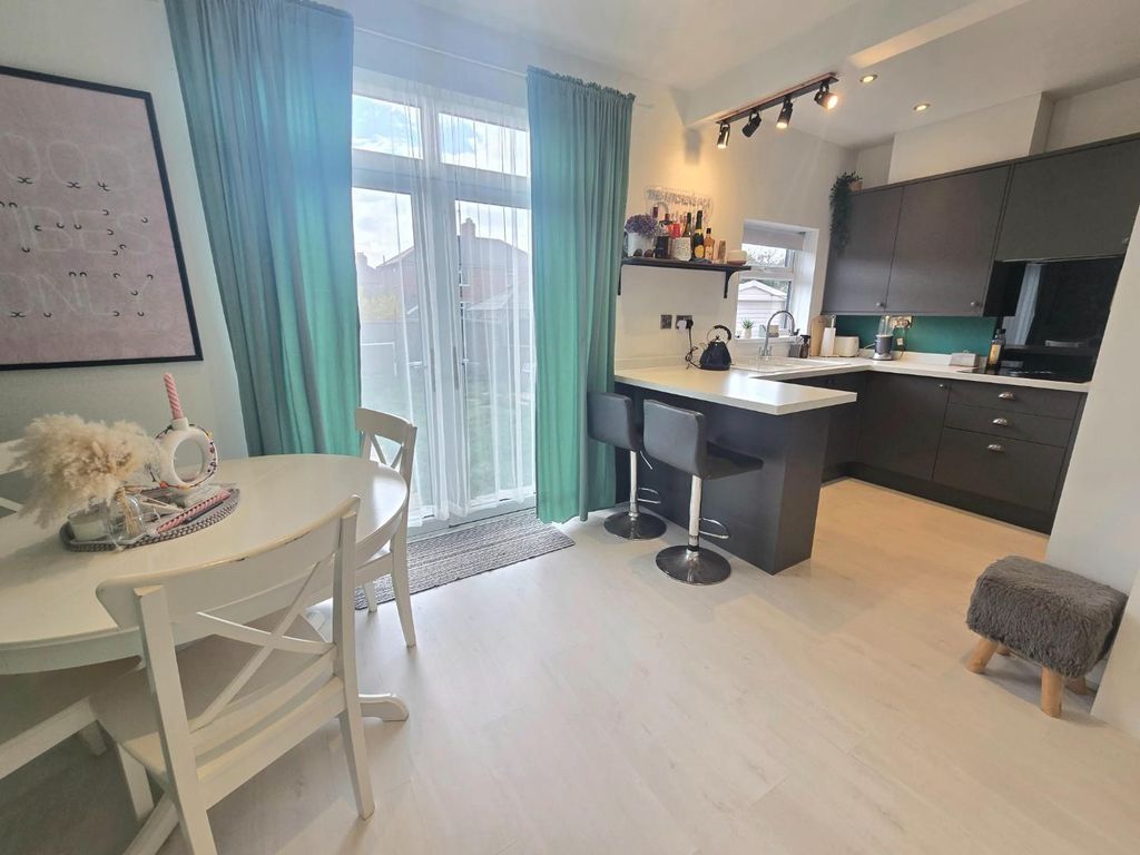 Property photo 3 of 12 Kitchen