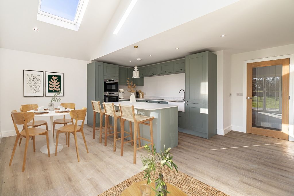 Property photo 3 of 23 3987793