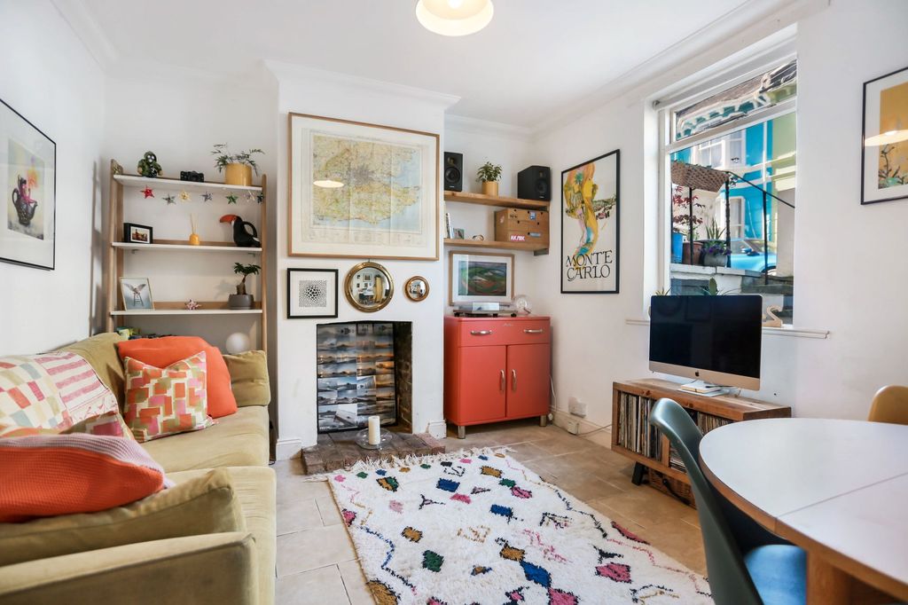 Property photo 2 of 17