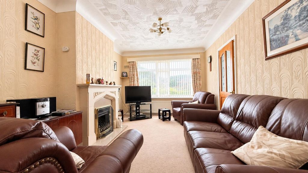 Property photo 2 of 14 F2880479-723c-4B57-918c-3Bc67F46770B.Png