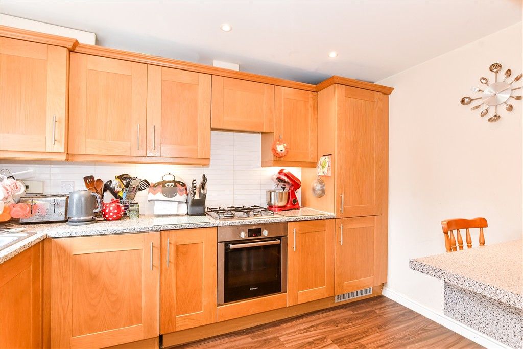 Property photo 3 of 11 Kitchen
