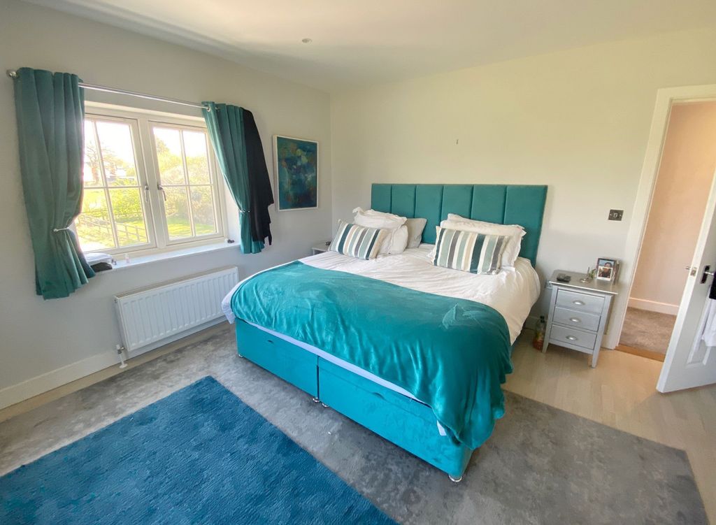 Additional image 4 of 4 bed semi-detached house to rentParkers Lane, Maidens Green RG42
