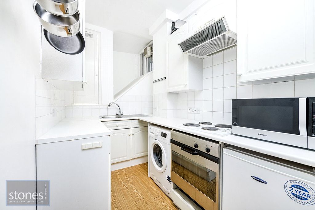 Property photo 2 of 12 Kitchen