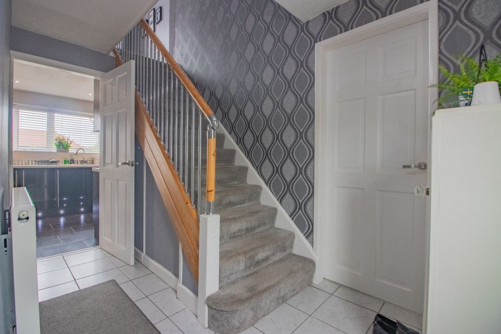 Property photo 2 of 22 Hallway