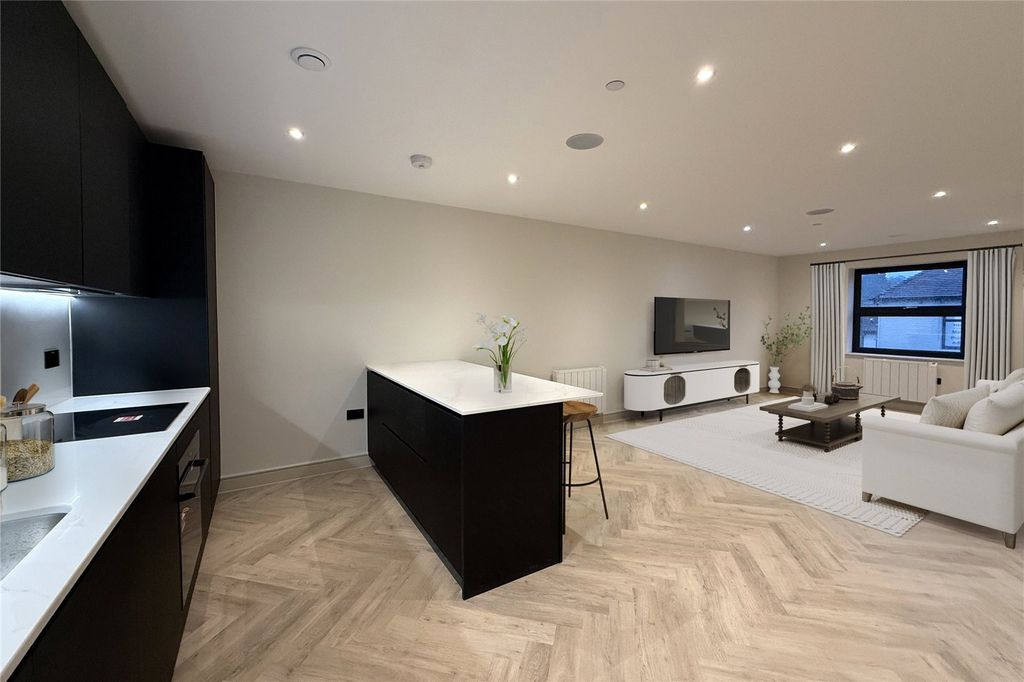 Property photo 1 of 7 Kitchen/Living