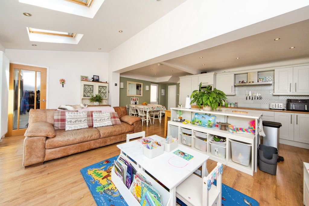 Property photo 2 of 15