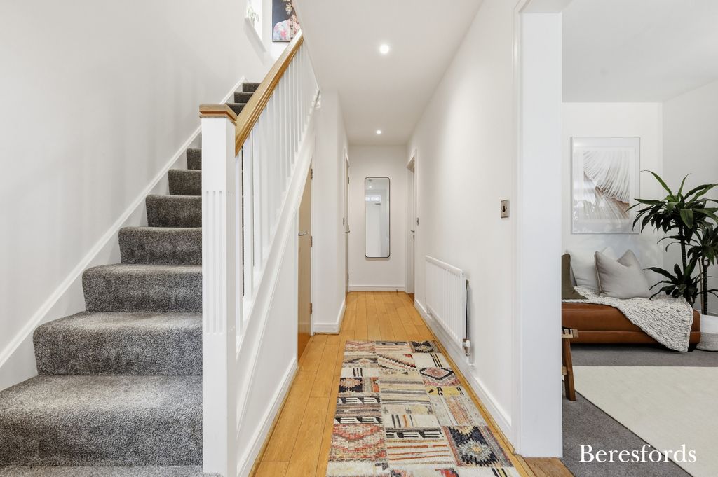 Property photo 2 of 17 Hallway