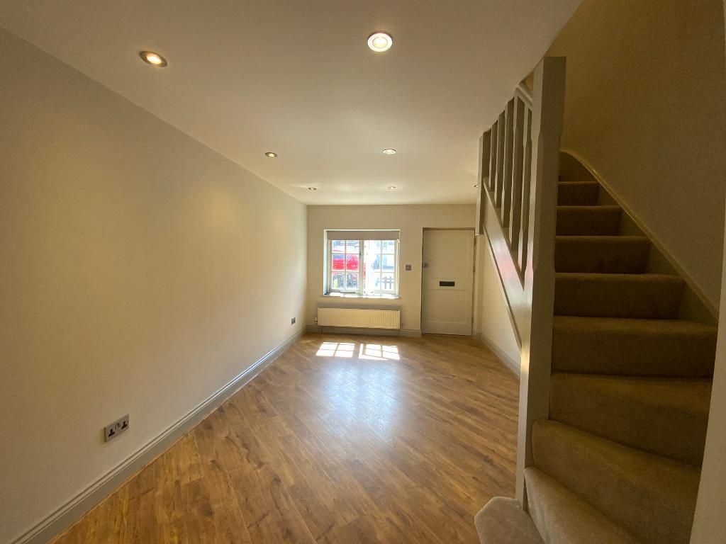 Property photo 3 of 11 Living Room 16'3 x 9'9