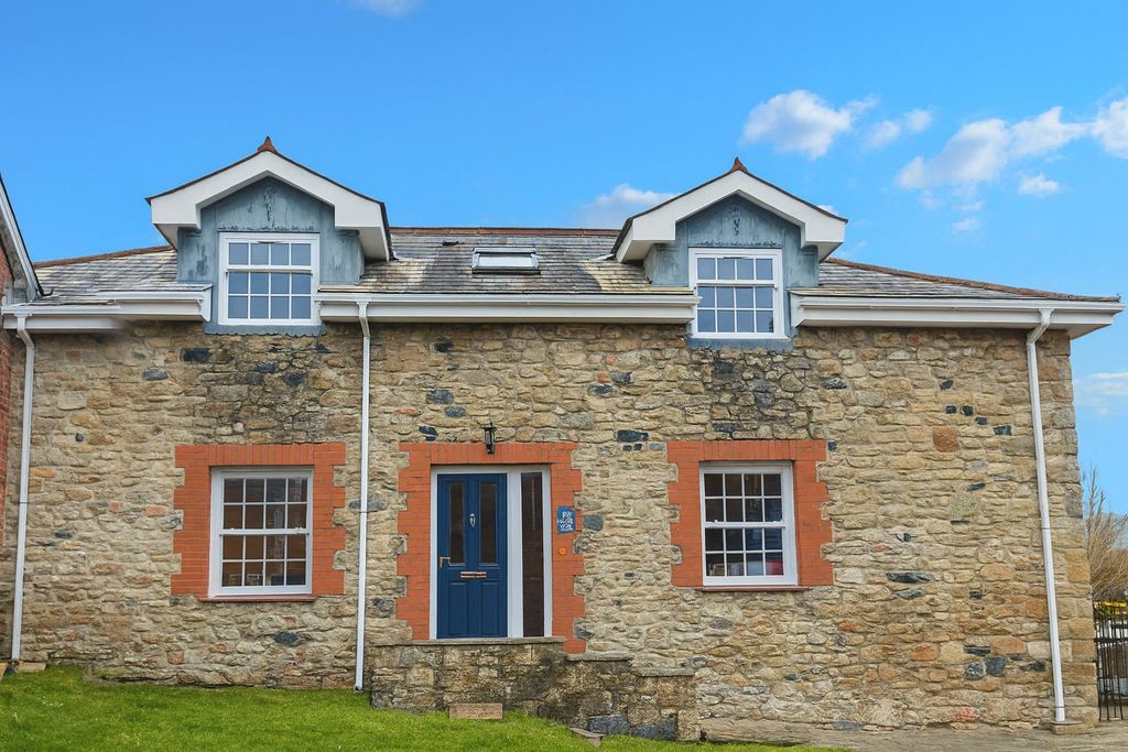 Property photo 2 of 21 2 The Mews Front Blue Sky - Ven1.Png