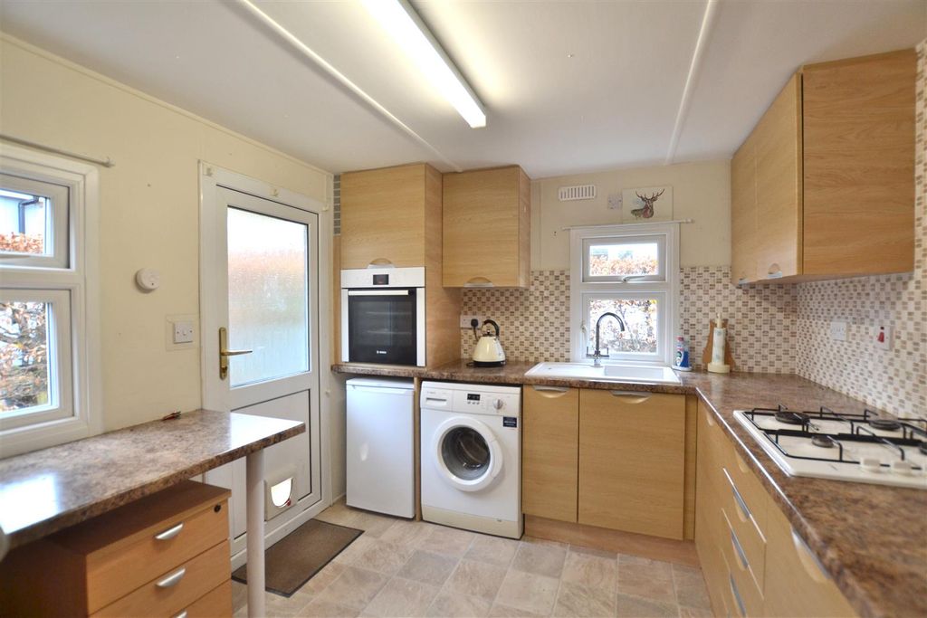 Property photo 2 of 10 Kitchen.Jpg