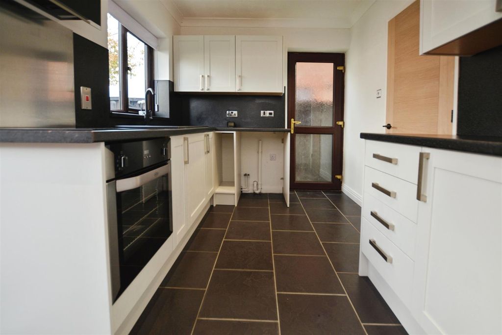 Property photo 2 of 17 Kitchen