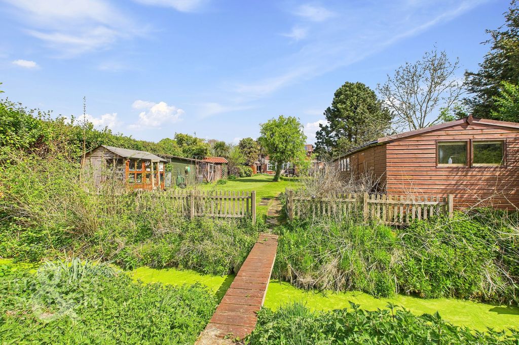 Property photo 2 of 51