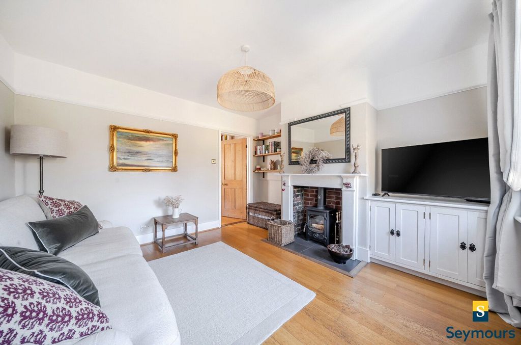 Property photo 2 of 31 Living Room