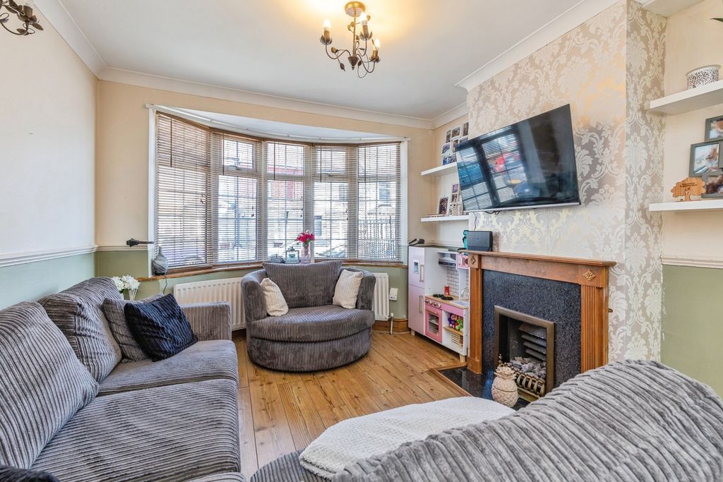 Property photo 3 of 17 Pbox-Img.Jpg