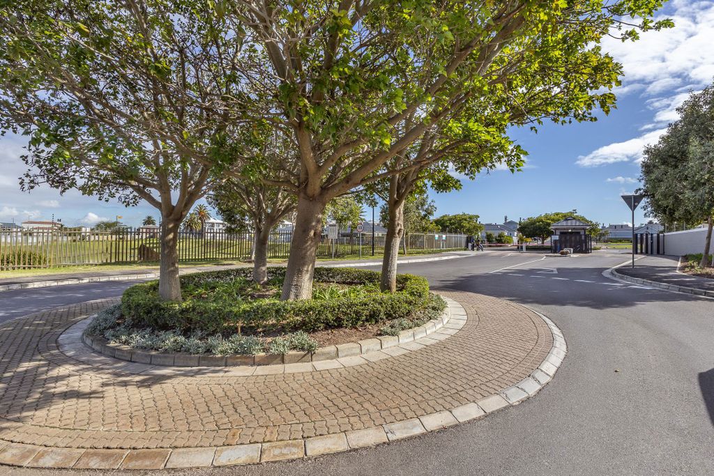 Property photo 2 of 31 1Bc1738376