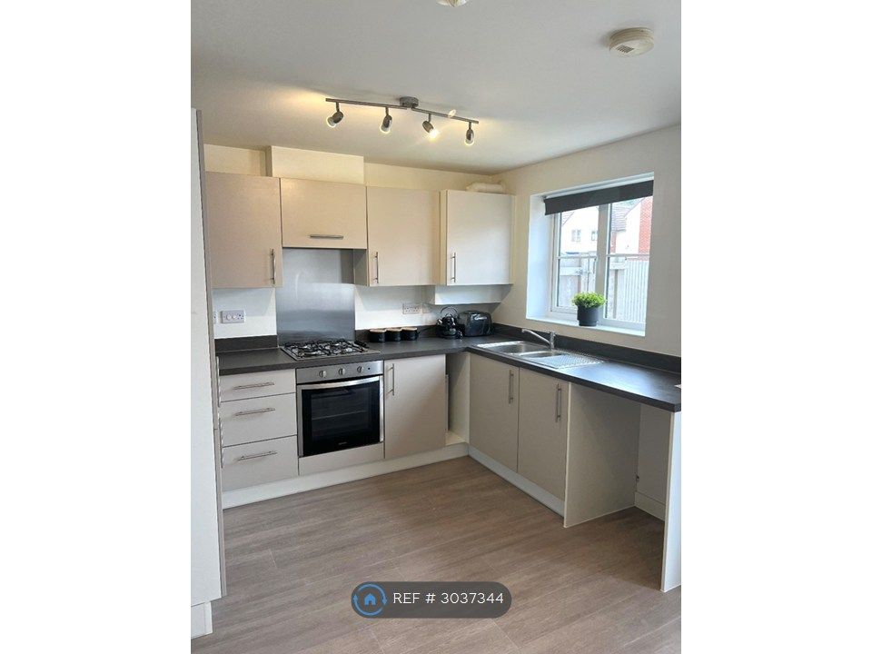 Property photo 3 of 32 Kitchen