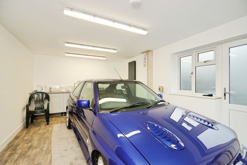 Property photo 3 of 30 Pbox-Img.Jpg