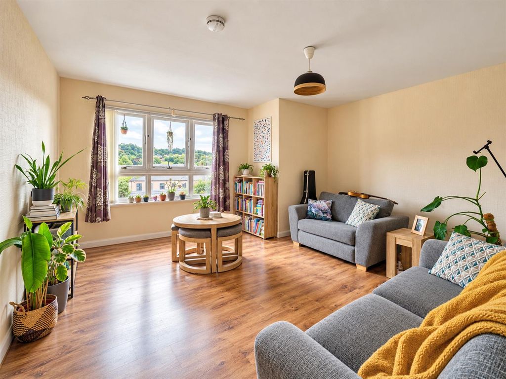 Property photo 3 of 13 Flat 2 Wellwood Court Dundee-3.Jpg