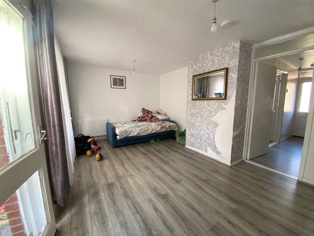 Property photo 3 of 15 Picture No. 12