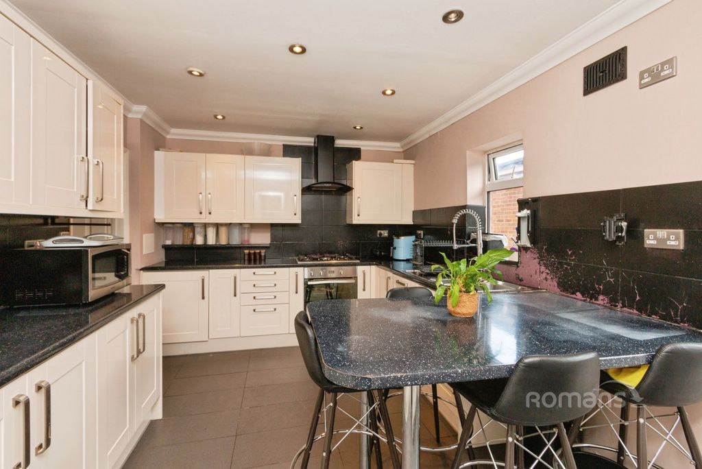 Property photo 2 of 13 Pbox-Img.Jpg