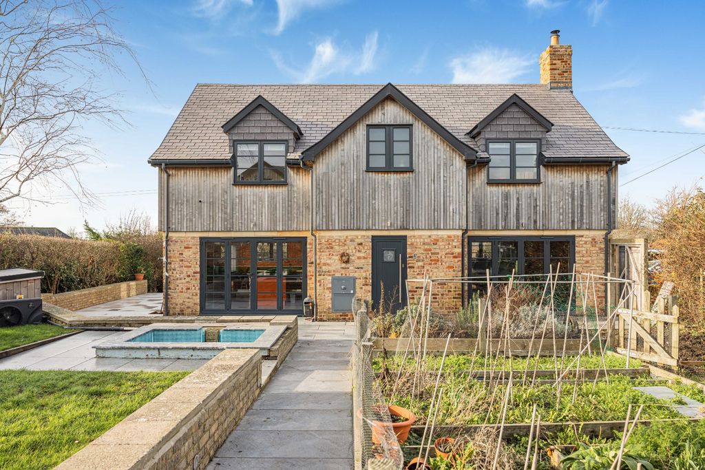 Property photo 1 of 44 Picture No. 14