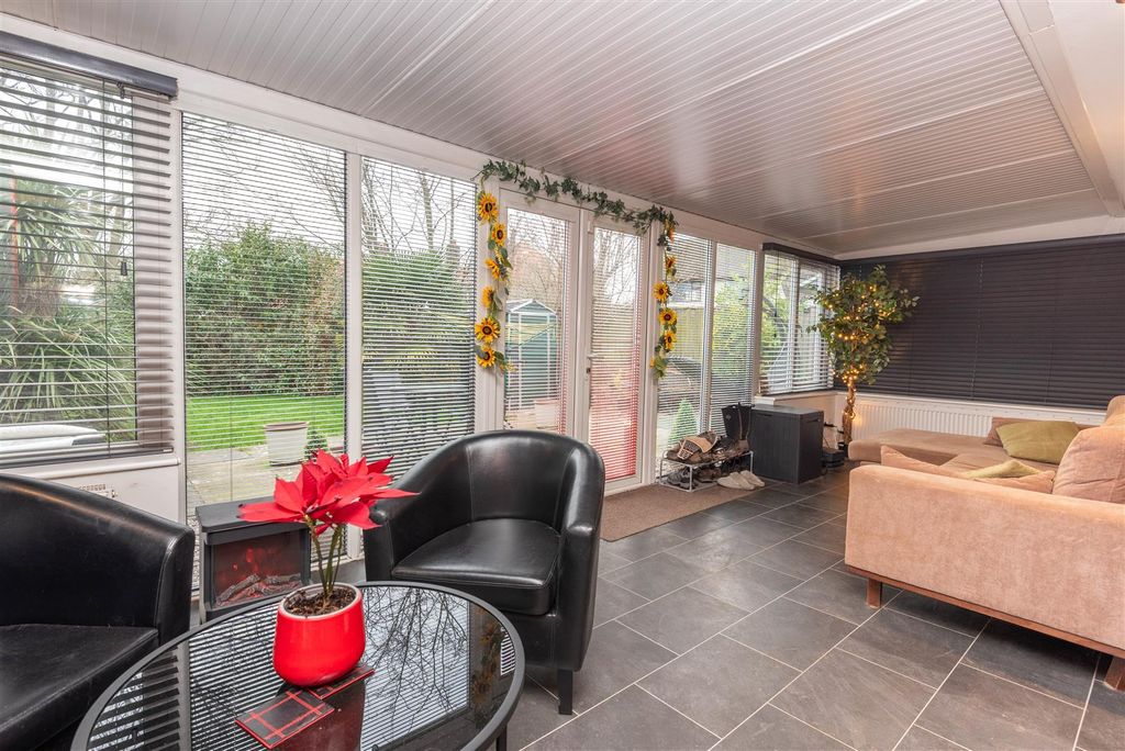 Property photo 3 of 24 Conservatory