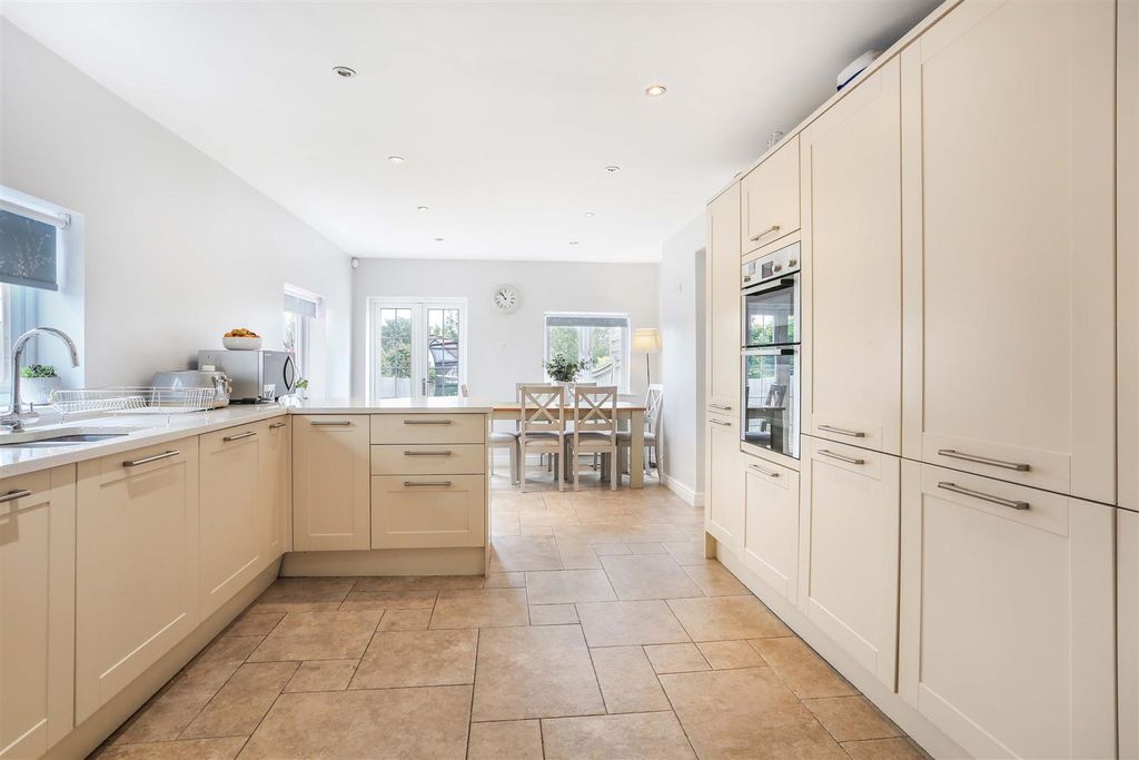 Property photo 2 of 25 1073420271 80.Jpg