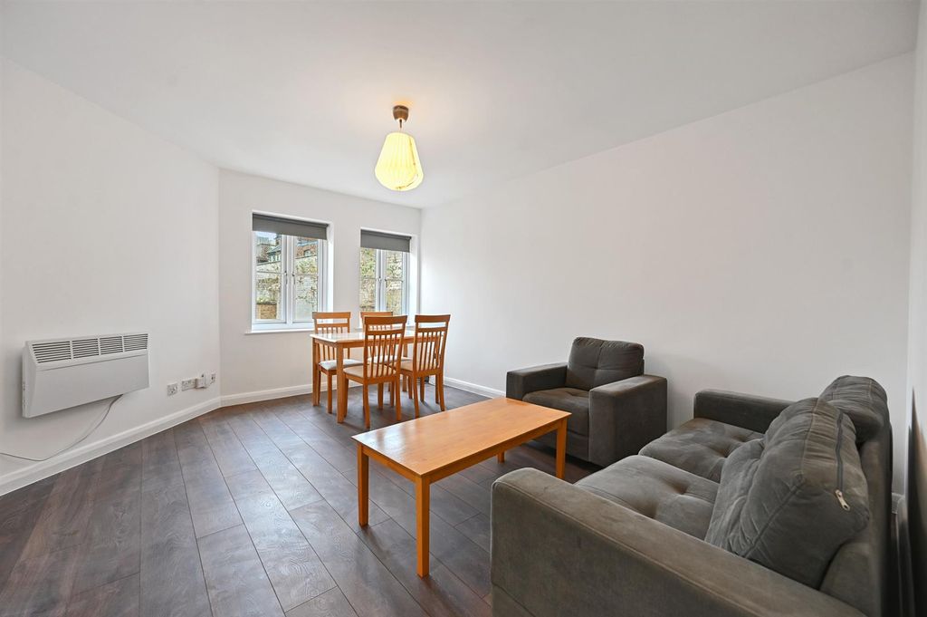 Property photo 3 of 8 Rclr- 59 Bryons Mews- Reception 3 (1).Jpg