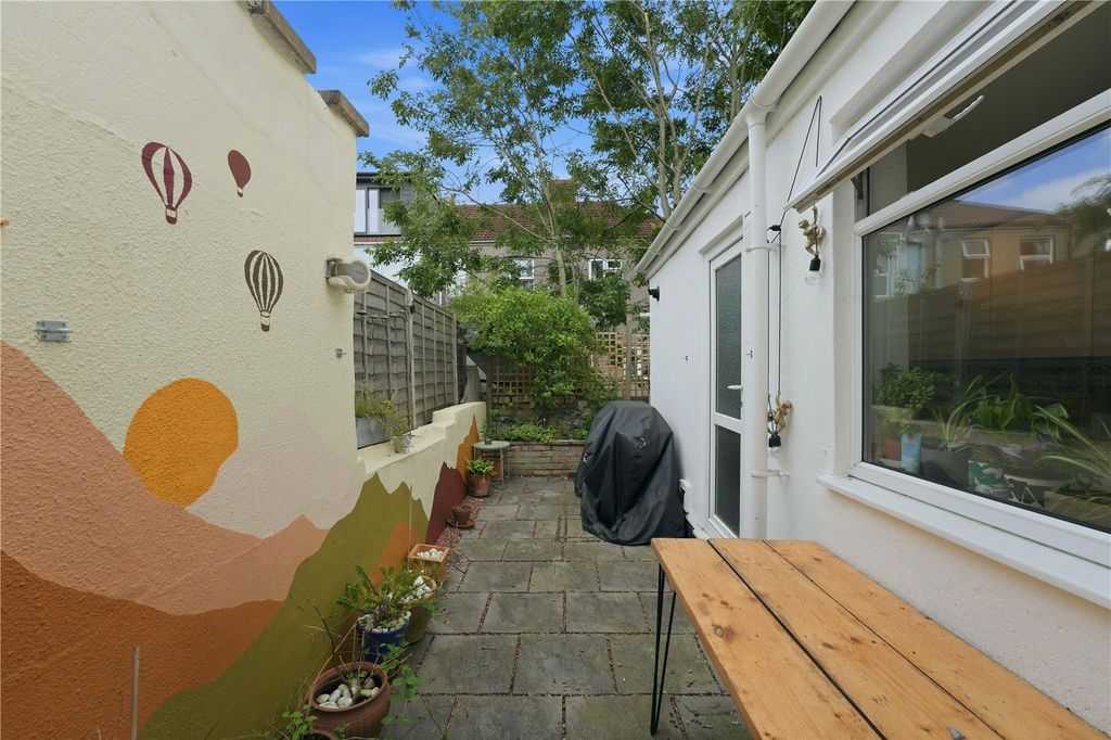 Property photo 3 of 31 Picture No. 11
