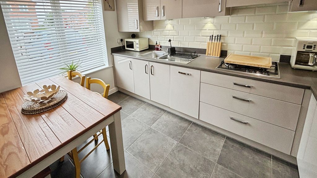 Property photo 3 of 16 Kitchen Diner