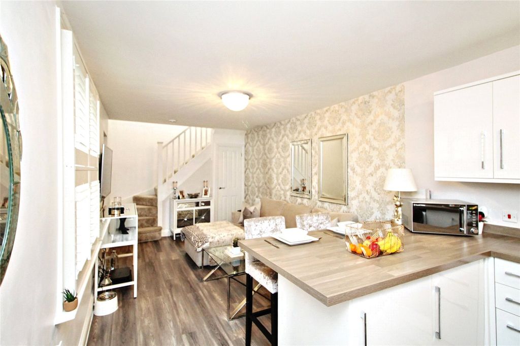 Property photo 3 of 11 Kitchen