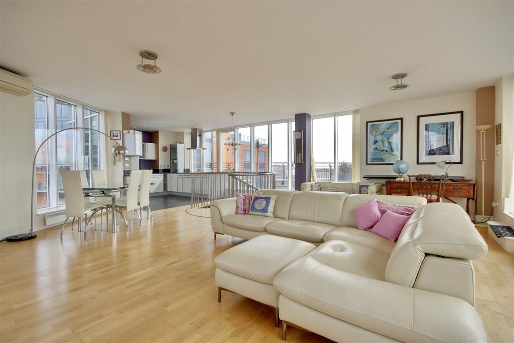 Additional image 2 of 2 bed flat for saleGunwharf Quays, Portsmouth PO1