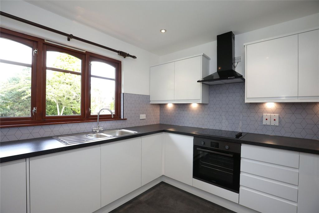 Property photo 2 of 24 Kitchen