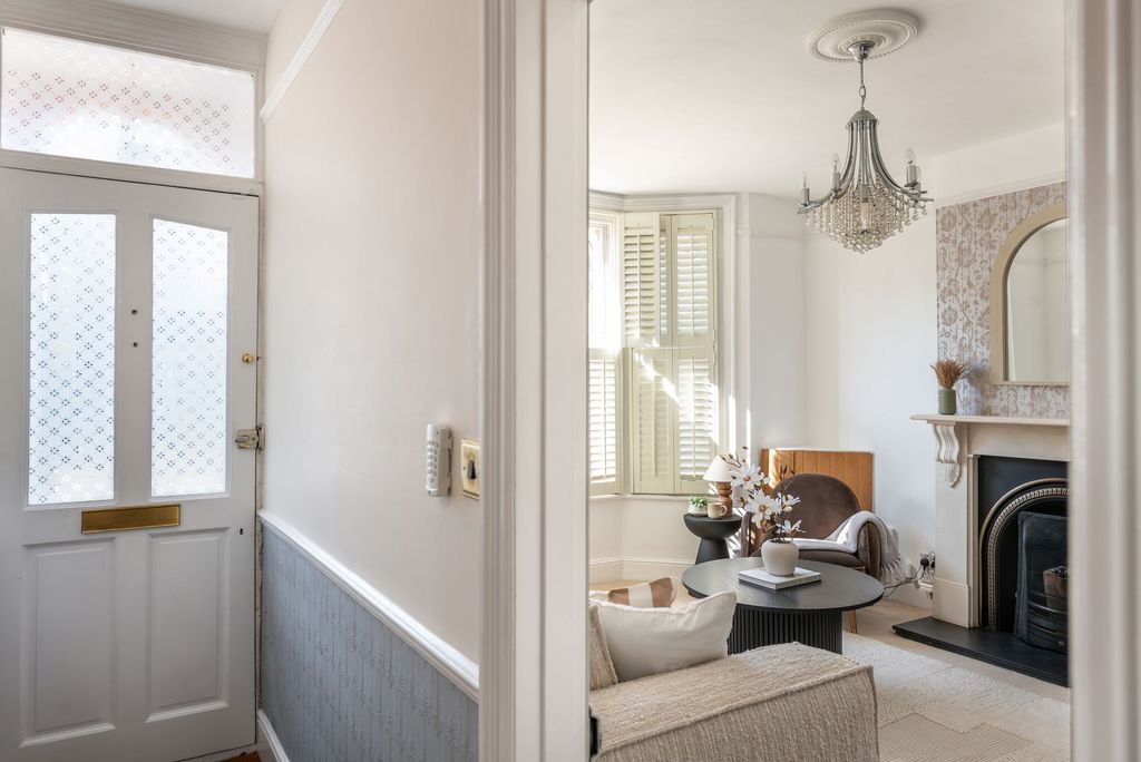 Property photo 3 of 27