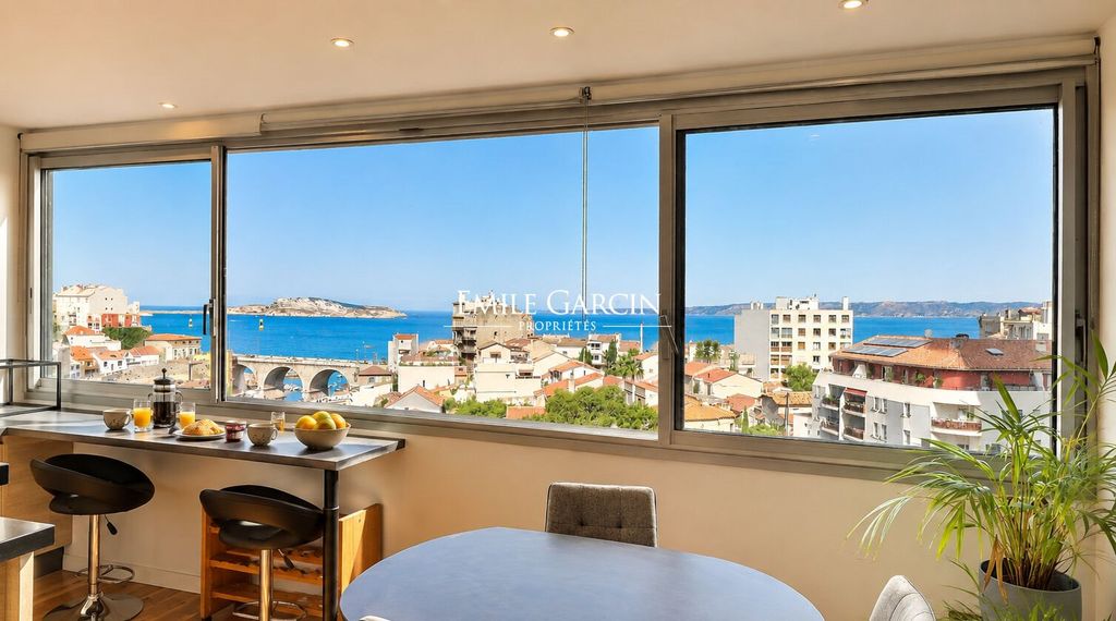Property photo 1 of 8 For Sale - Single-Bedroom Apartment - Marseille 7th - Spectacular Sea Views