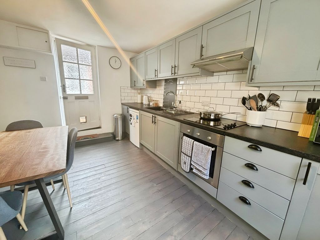 Property photo 2 of 11 Dining Kitchen