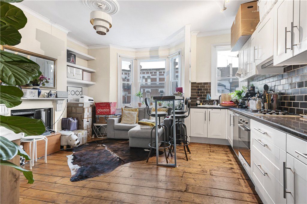 Property photo 2 of 12 Lounge / Kitchen