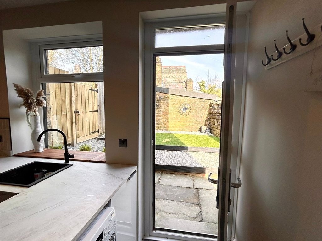 Property photo 3 of 12 Kitchen