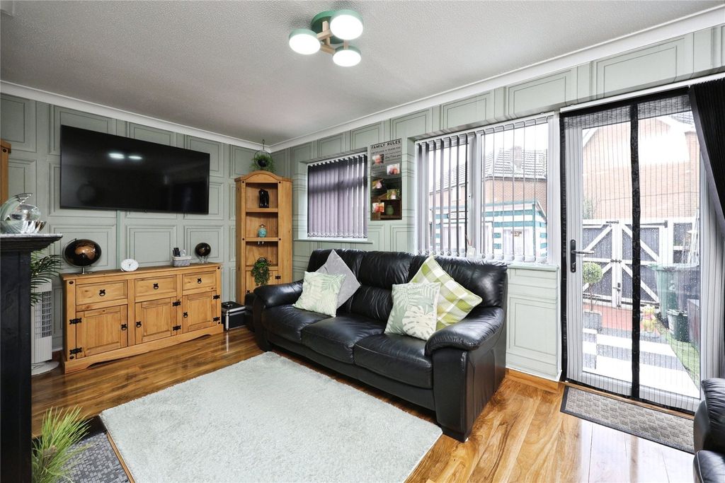 Property photo 2 of 32 Picture No. 11