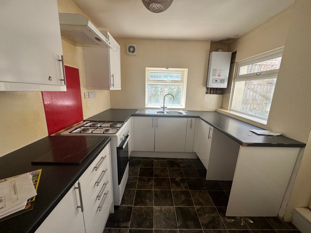 Property photo 3 of 8 Kitchen