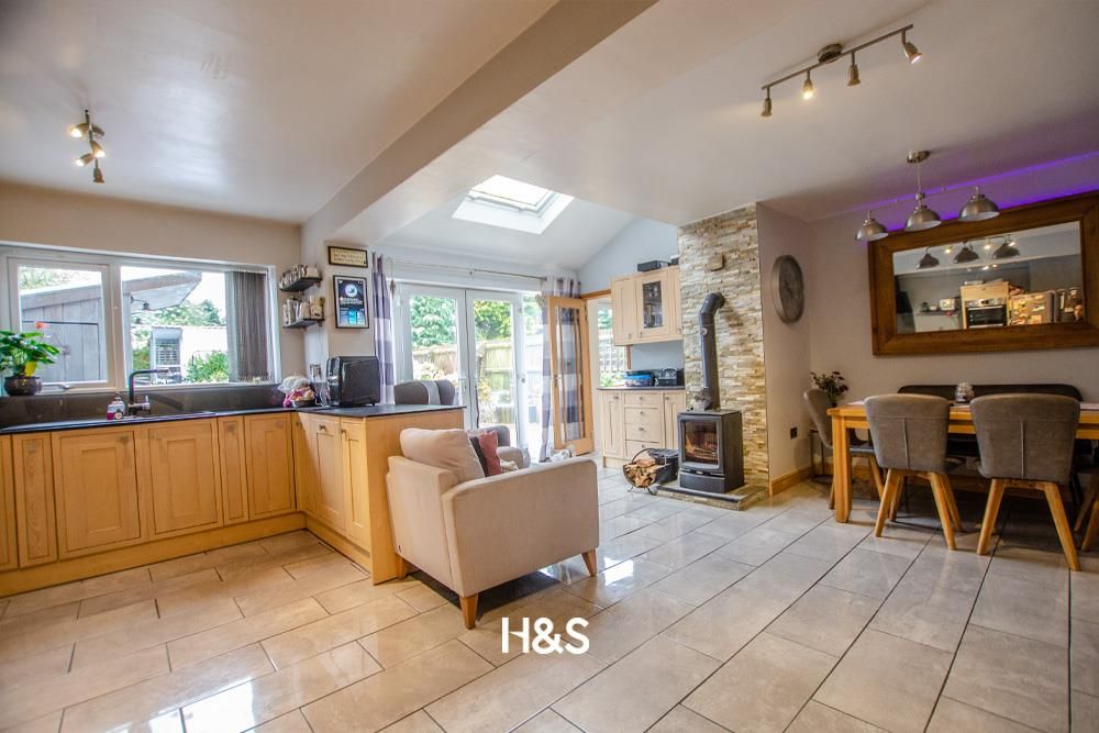 Property photo 3 of 22 50Chamberlainroad Open Plan Kitchen.Jpg