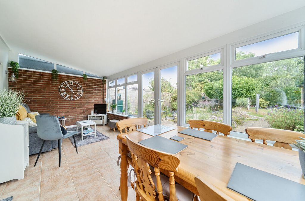 Property photo 1 of 14 1325226-10-687502...