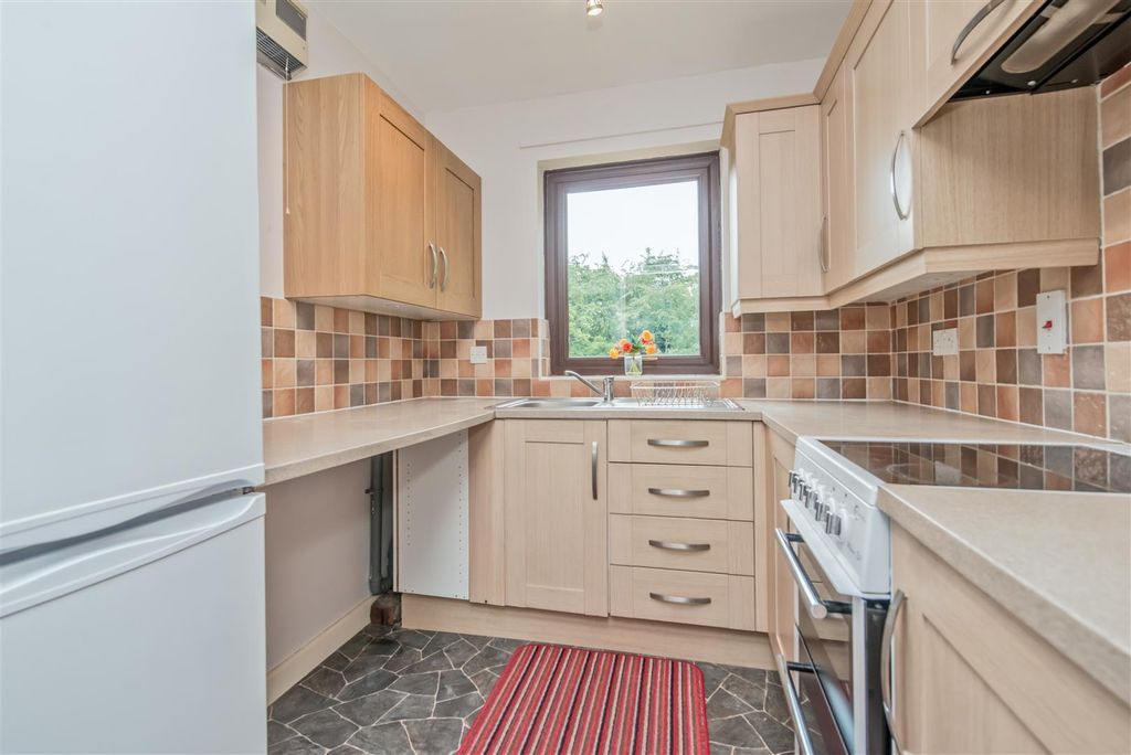Property photo 3 of 16 Fitted Kitchen:
