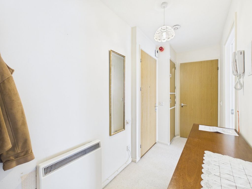 Property photo 3 of 12 Hall