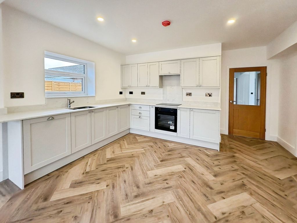 Property photo 3 of 16 Photo 12