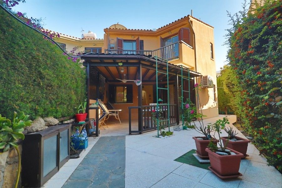 Property photo 2 of 27