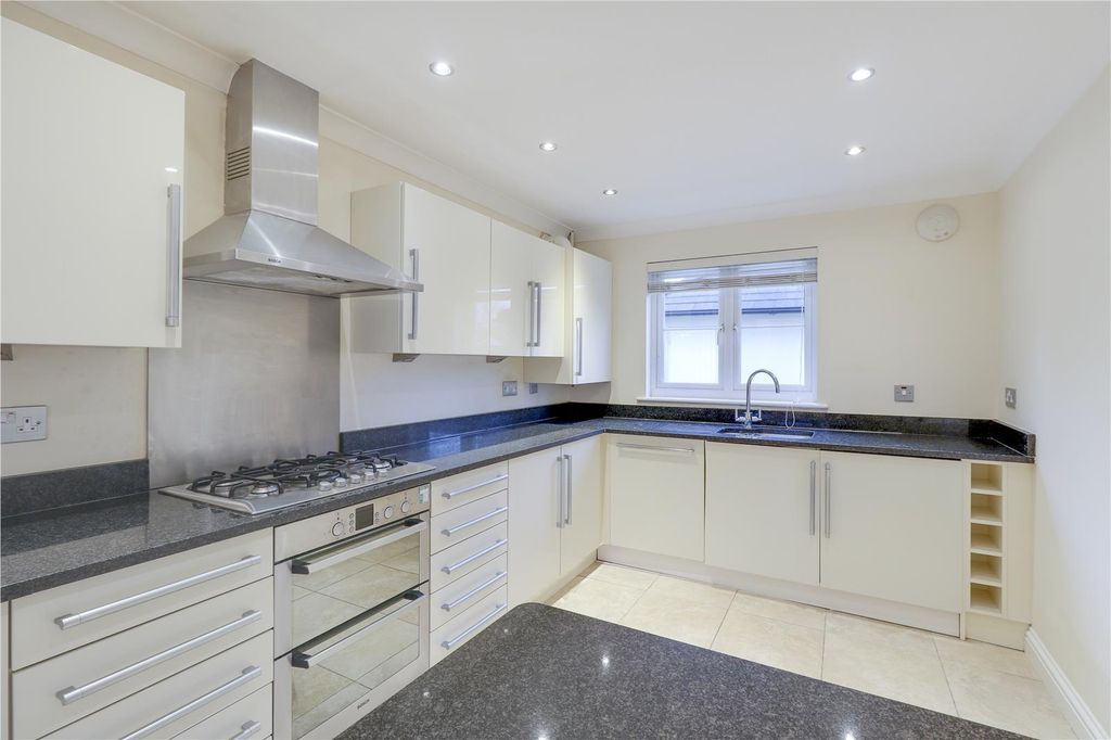 Property photo 3 of 14 Kitchen B.Jpg